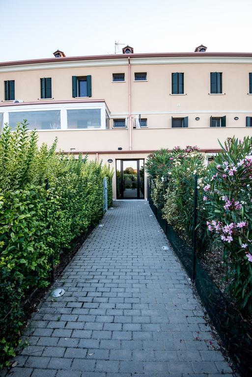 Parco Urbano Apartment Ферара Стая снимка