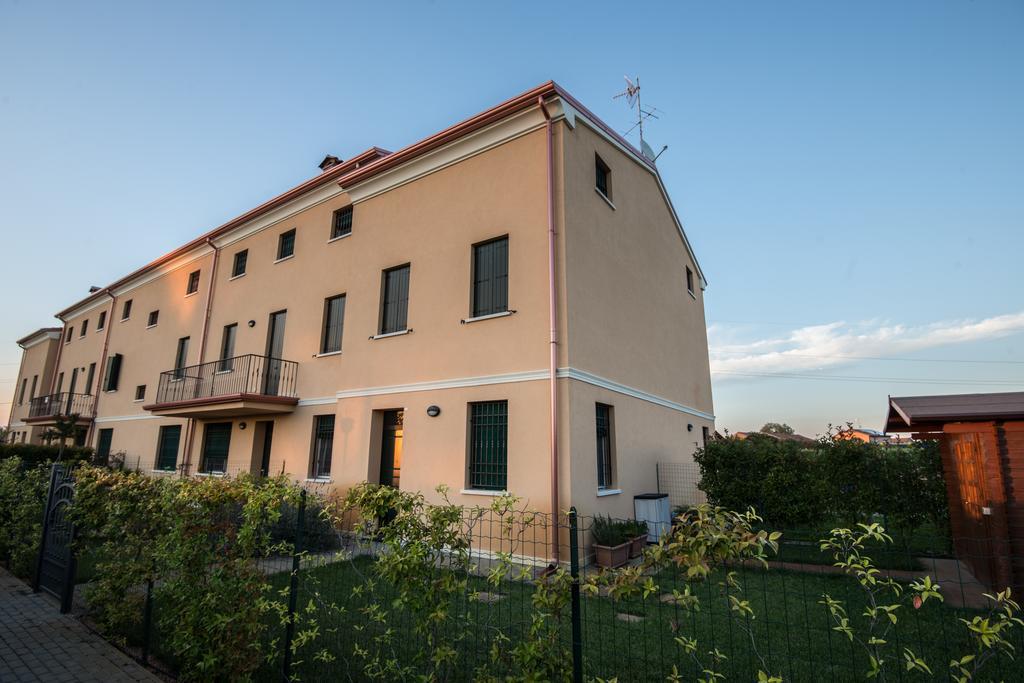 Parco Urbano Apartment Ферара Стая снимка