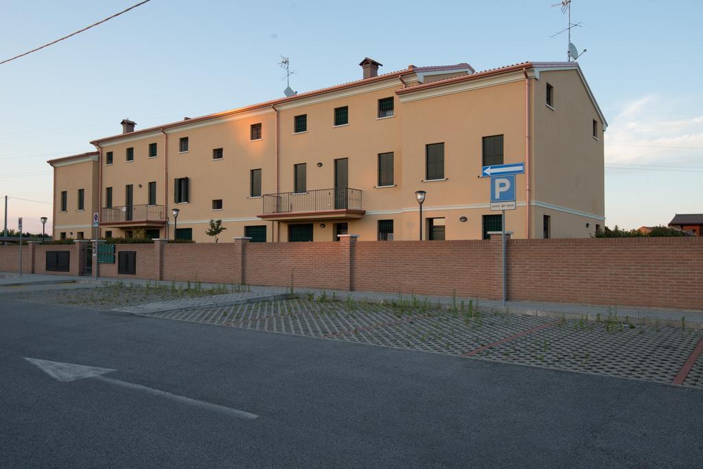 Parco Urbano Apartment Ферара Стая снимка